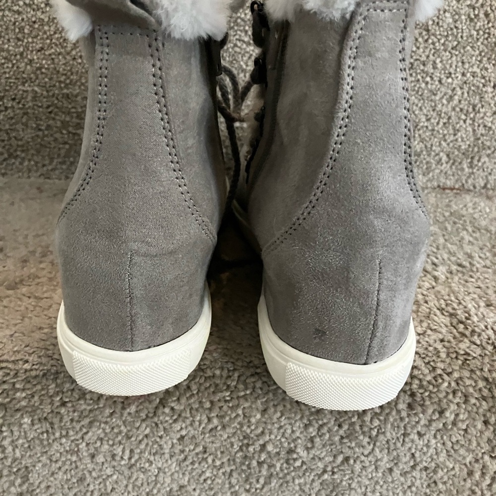 NWOB MADDEN GIRL Faux Fur Faux Suede Booties - Picture 4 of 9